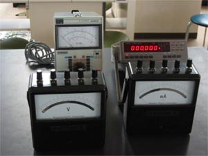 �𗬓d���v �f�B�W�^���}���`���[�^